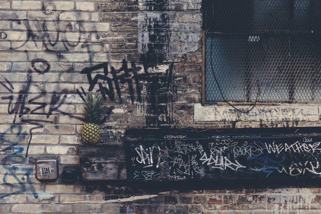 Selling Your Home Fast in a Bad Neighborhood: The Case for Cash Offers